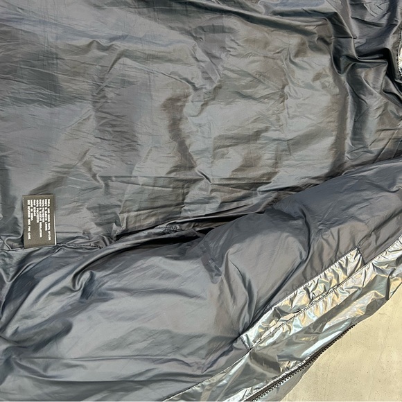 Hooded puffer jacket - Picture 3 of 3